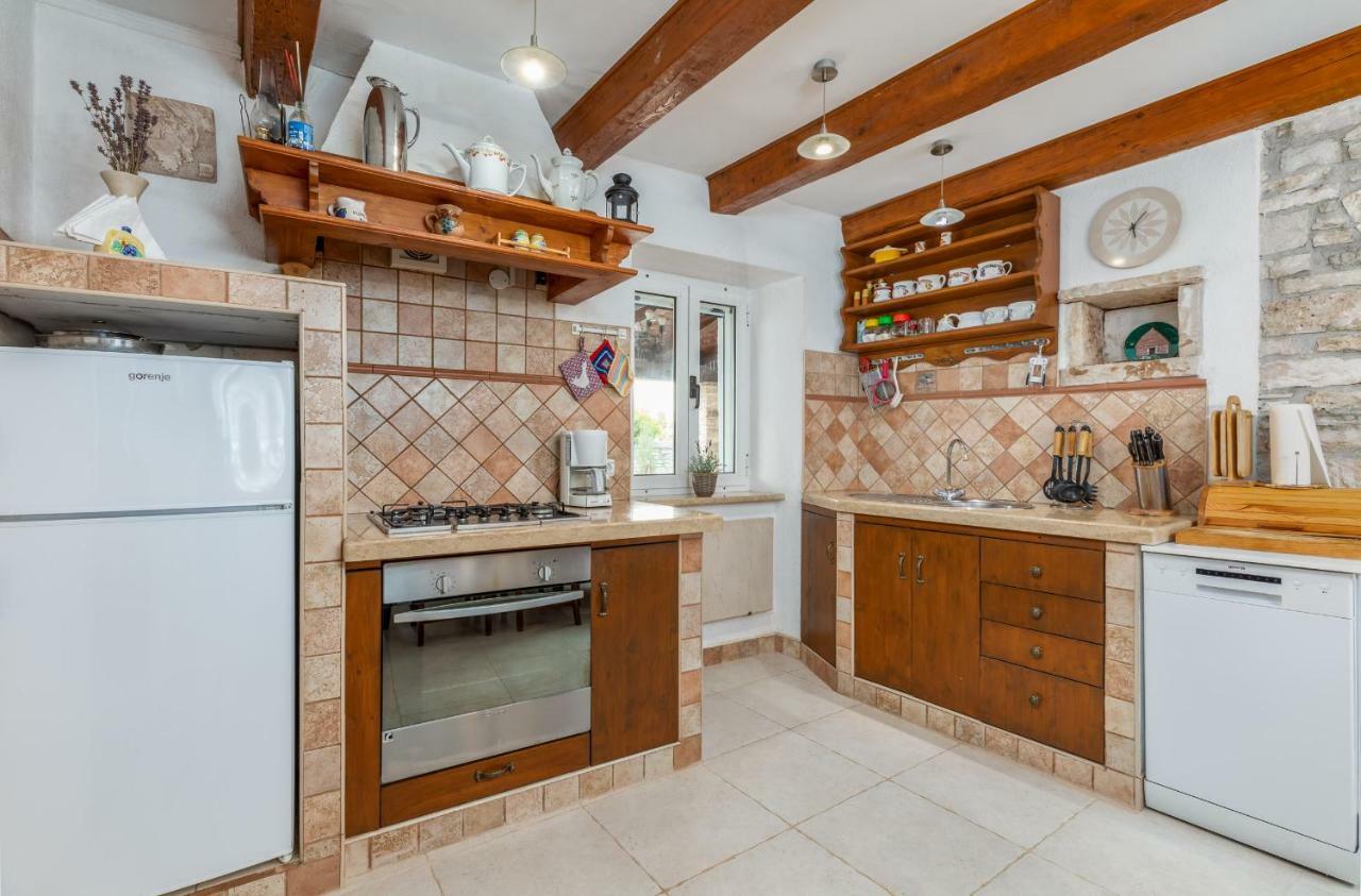 Holiday Home Ana Kanfanar Luaran gambar
