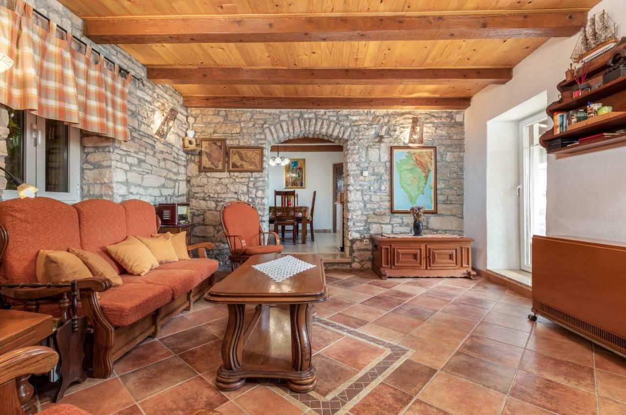 Holiday Home Ana Kanfanar Luaran gambar