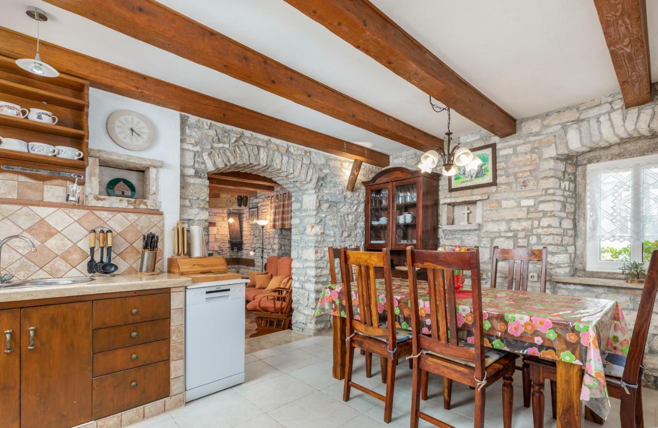 Holiday Home Ana Kanfanar Luaran gambar