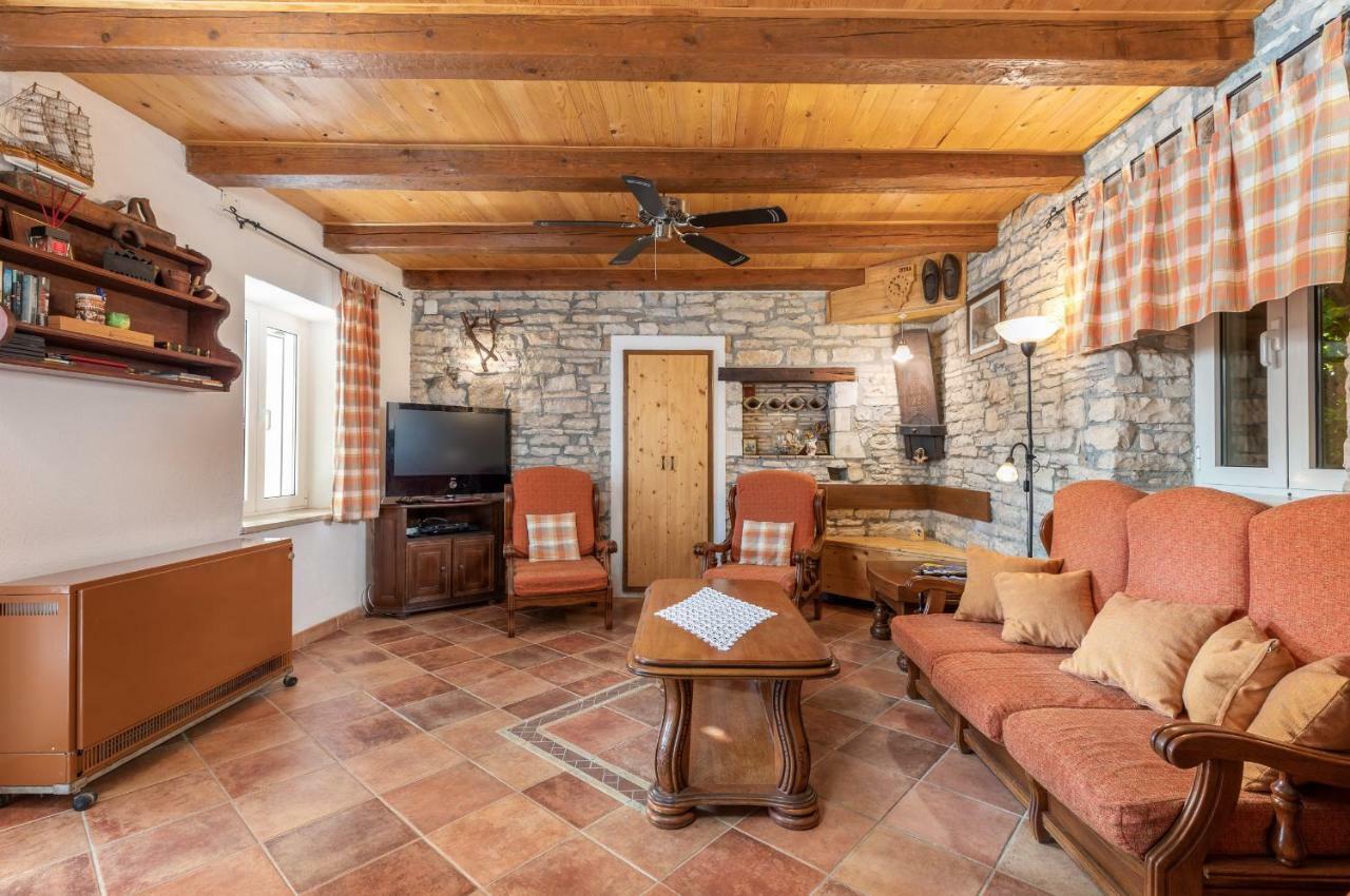 Holiday Home Ana Kanfanar Luaran gambar