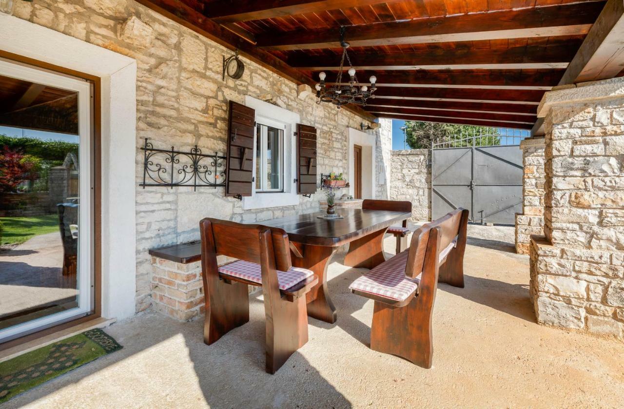 Holiday Home Ana Kanfanar Luaran gambar